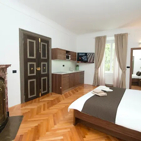 Apartment Zois *