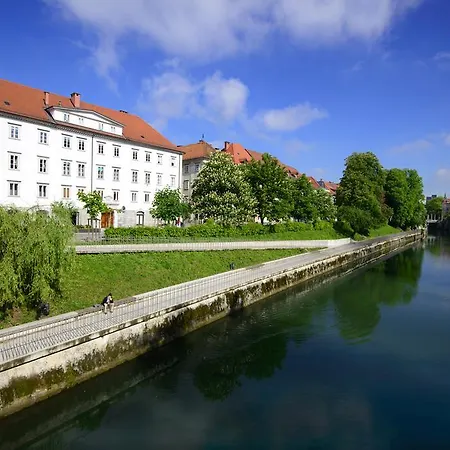 Zois Apartma *